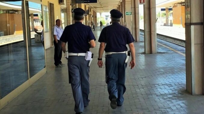 Malvivente ricercato arrestato dalla polizia di stato nella stazione di terni