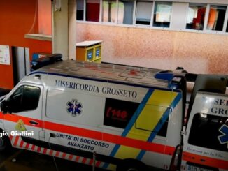 Graffi, botte, strattonamenti all'ospedale di Grosseto, vittima operatrice sanitaria