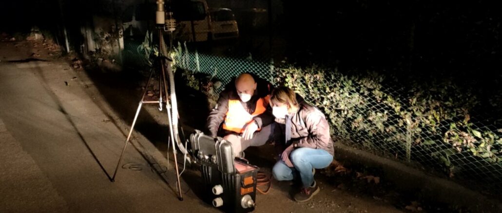 Incendio alla Ferrocart, fiamme divorano tonnellate di plastica, allarme diossina