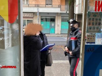 Cibo scaduto in un negozio etnico, lavoratori in nero e senza green pass