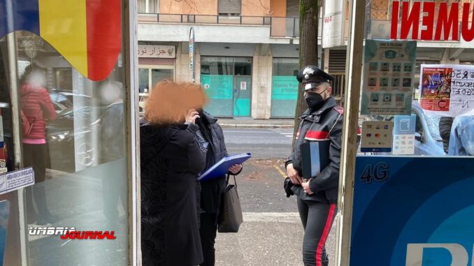 Cibo scaduto in un negozio etnico, lavoratori in nero e senza green pass