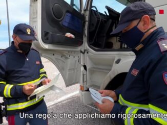 Picchiano con violenza addetti controllo biglietti autobus, arrestati