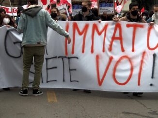 Maturità: gli studenti tornano in piazza a Perugia