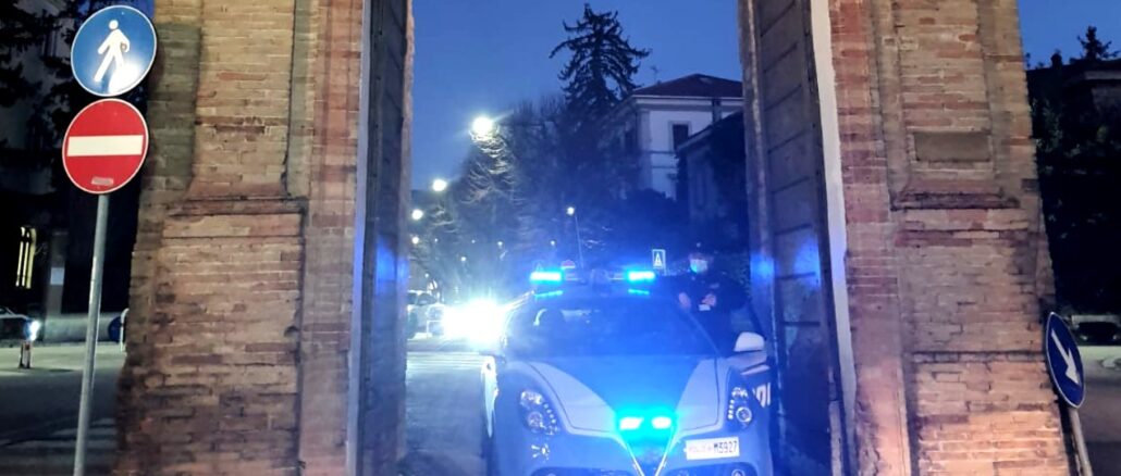 Minaccia con coltello dopo lite al ristorante denunciato