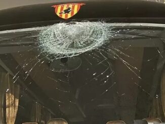 Grossa pietra contro il pullman del Benevento calcio, tanta pura sulla E45