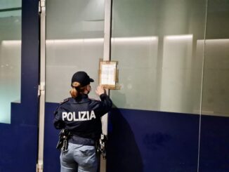 Musica ad alto volume, schiamazzi e violazioni, polizia chiude locale