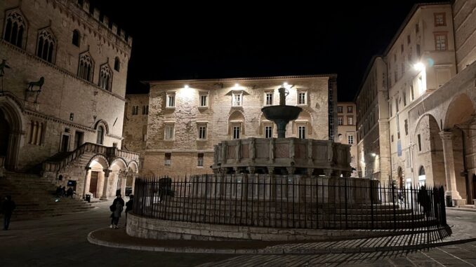 Caro bollette, spente le luci di Palazzo dei Priori e Fontana Maggiore. Anche Perugia aderisce alla protesta #Lucispente