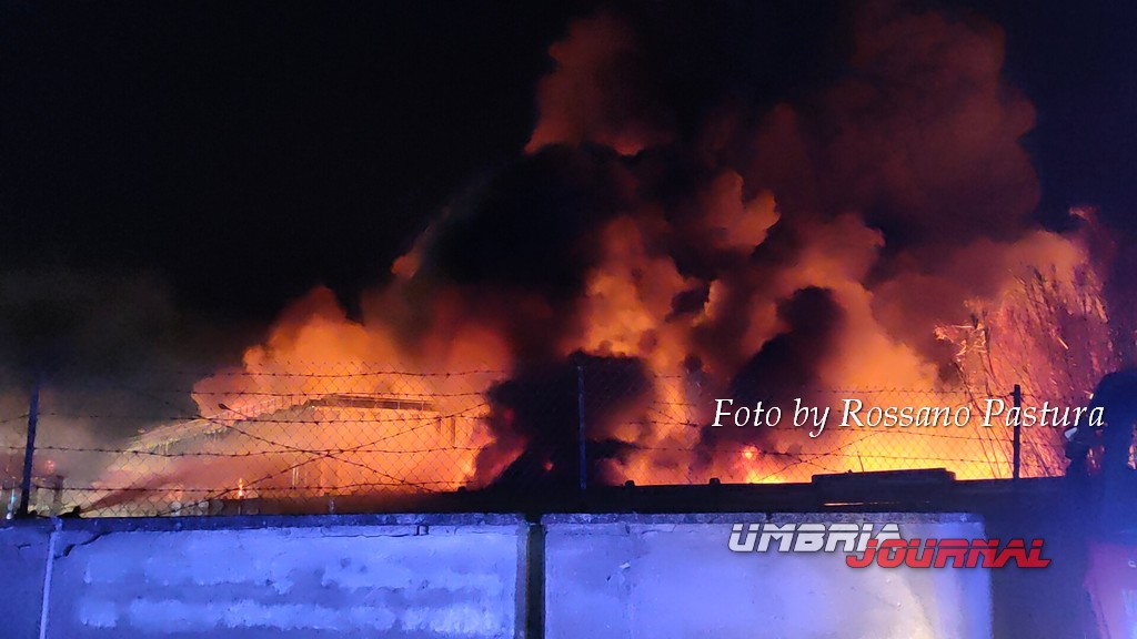 Incendi Ferrocart di Maratta e Medei, revocare le ordinanze emesse