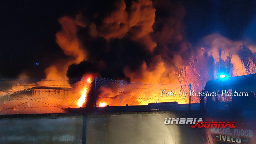 Incendio a Terni, la Lega: “Dal M5S solo sciacallaggio politico", per la Lega Terni: "Dovrebbero dimettersi tutti”