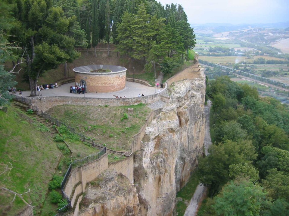 La meraviglia dei pozzi di San Patrizio e della Cava, uniti tra loro dalle vicende che legarono la città di Orvieto
