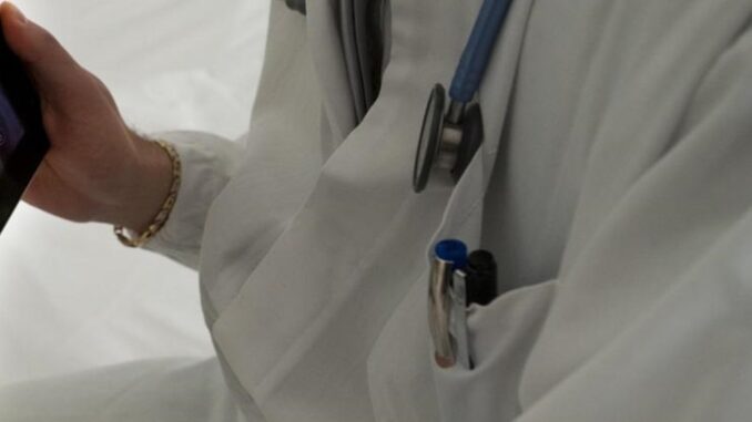 Esenzione vaccino, medico di Perugia indagato per falso ideologico