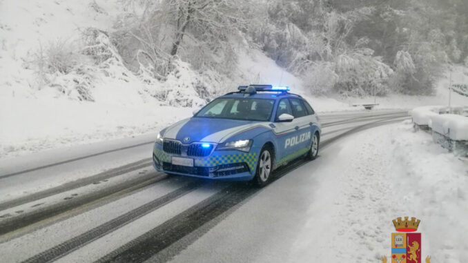 Neve e gelo, la polizia di stato rafforza i controlli nella provincia