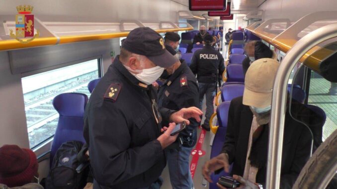 Straniera deve esibire green pass sull'autobus, dà di matta, espulsa!