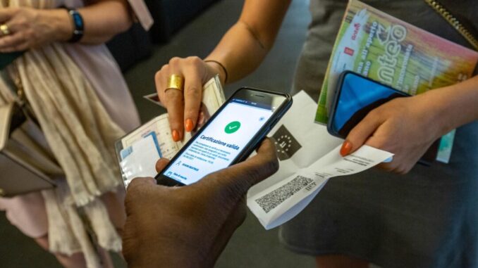 Vaccini, dal 7 febbraio esenzioni in digitale. Ministero, come green pass