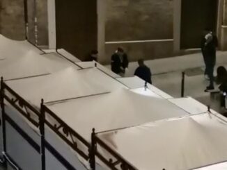 Studenti spagnoli distruggono tutto in Corso Garibaldi, un video gli immortala