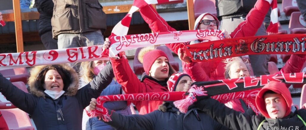 Il Perugia calcio gioca di venerdì al Silvio Piola di Vercelli