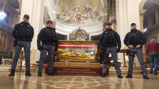 San Valentino Terni, la traslazione dell’urna con le reliquie scortata dalla Polizia