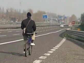 In bicicletta sulla E45, non sapeva più come uscire, lo hanno scortato