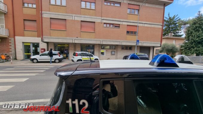 Hanno rapinato donne sole e un ufficio postale, arrestati due malviventi