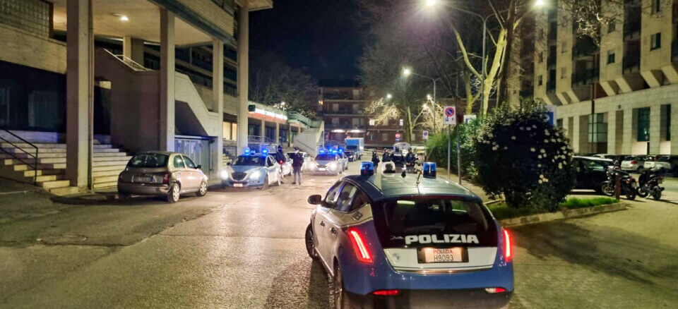 Machete a Fontivegge donna aggredita in strada in via del Macello