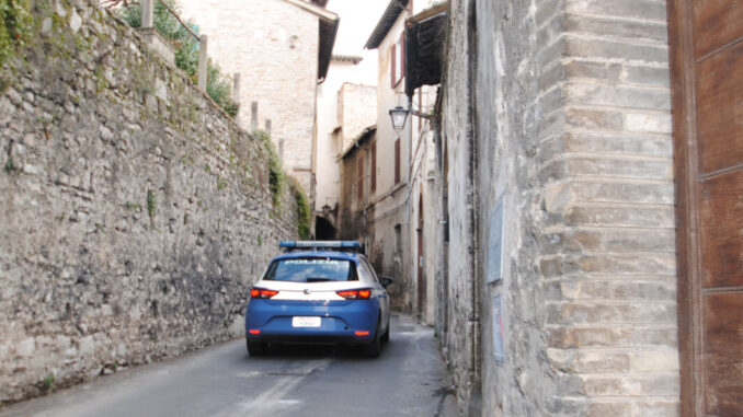 Progetto Borghi sicuri della Polizia, oltre 320 persone controllate
