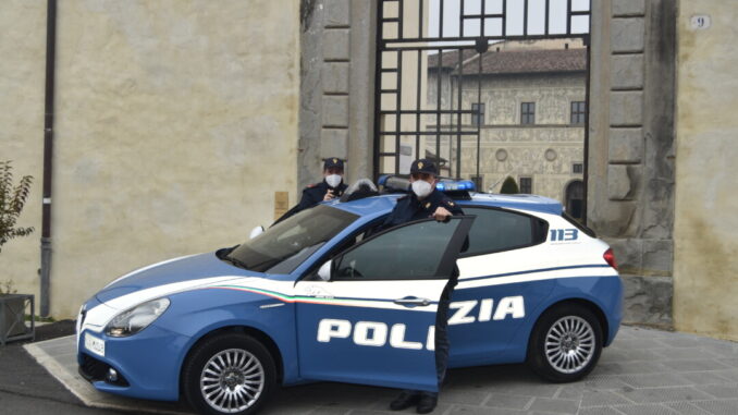 Pneumatico su corsia sorpasso in E45, gomma ancorata e portata via dalla Polizia
