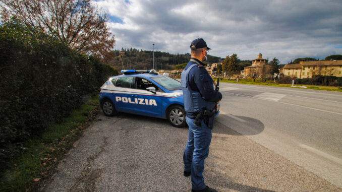 Fermato per un controllo, ma era in quarantena, denunciato