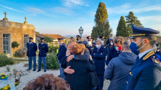 Emanuele Petri, a Tuoro il ricordo della Polizia di Stato e degli umbri