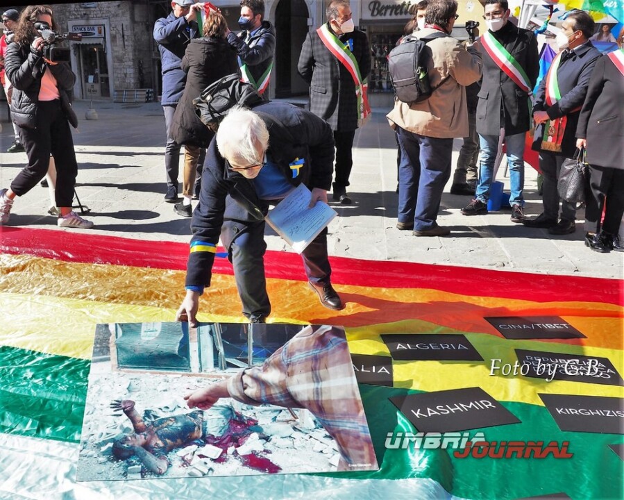 Una fiaccola di speranza contro guerra in Ucraina