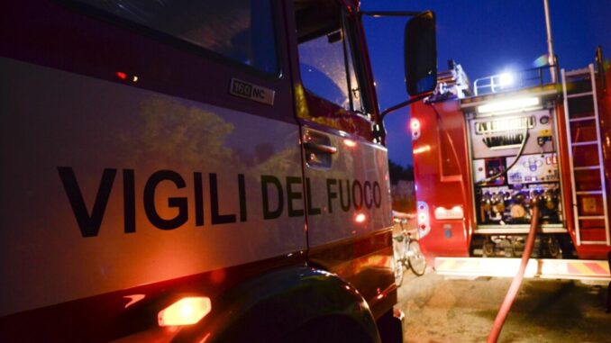 Incendio a Capocavallo di Corciano, a fuoco garage con moto e auto