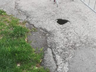 Buca sulla strada a Pieve di Campo in via Mandolini Ponte San Giovanni