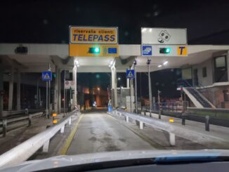 Rubano un martello tassellatore del valore di mille euro, denunciati due campani