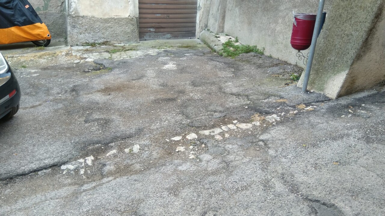 PreoPreoccupante voragine, la volta buona per l'avvio dei lavori in Via Janni? nel prezioso borgo di Collescipoliccupante voragine, la volta buona per l'avvio dei lavori in Via Janni? nel prezioso borgo di Collescipoli