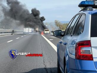 Incendio in A1, fiamme in Autostrada del Sole, divorata MINI Countryman