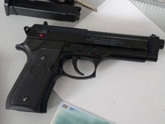 Aveva pistola in auto, attimi di tensione, era soft-air, "la uso contro i cani"!
