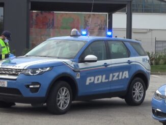 Ha dato di matto in E45, in area di sosta, era anche ubriaco, denunciato