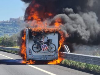 Camper a fuoco in A1, incendio in autostrada Sole, 8 km prime di Orvieto