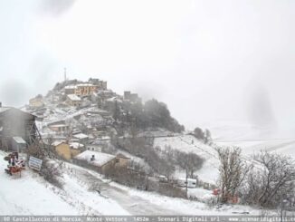 Maltempo: neve a Castelluccio e sulle vette dell'Appennino