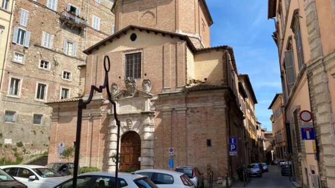 Perugia, la Confraternita della Misericordia ospita una famiglia ucraina. Don Marco Briziarelli: «Una scelta da sostenere e incoraggiare»