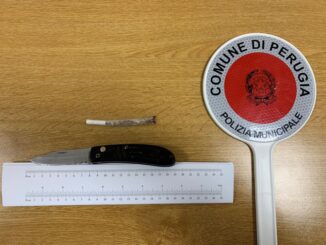 Con coltello e droga, scoperto dal Nucleo decoro urbano