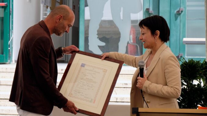 Un diploma per Giorgia Panciarola: consegnato il diploma ai genitori della giovane studentessa, scomparsa ad un passo dalla Maturità.