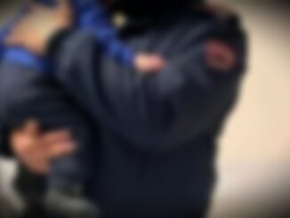 Aiuto ho perso mia figlia, ha un anno e mezzo, ma era seduta sul pianerottolo