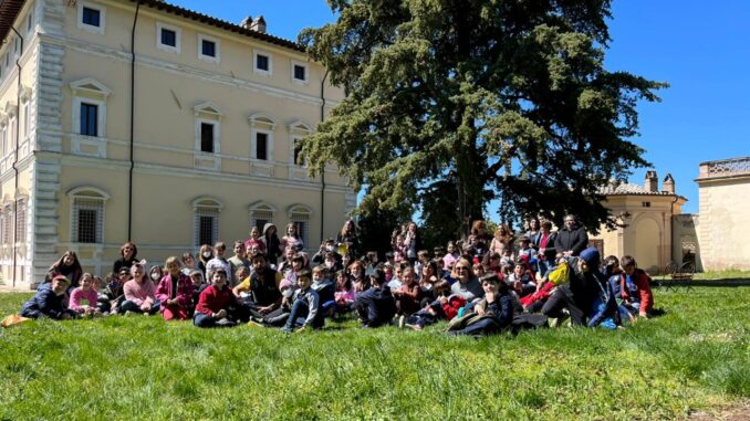 Cenerente, la primaria alla riscoperta di tradizioni dell'uovo di Pasqua