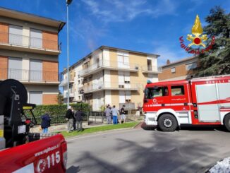 Incendio abitazione ad Umbertide, 9 famiglie evacuate