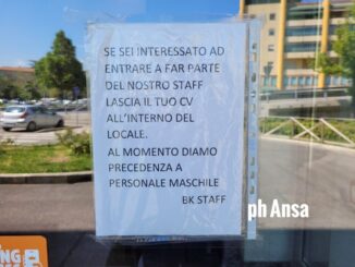 Burger King assume, ma per ora solo uomini e con tanto di cartello