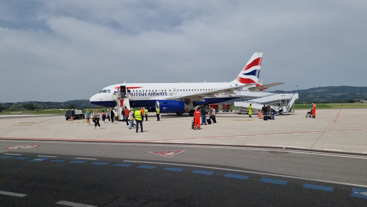 Inaugurati i collegamenti tra l’aeroporto dell’Umbria e Londra Heathrow