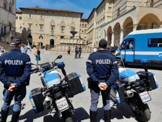 Giornata Internazionale dei minori scomparsi il camper della Polizia a Perugia in Piazza IV Novembre