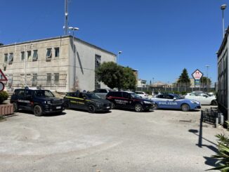 Servizi antidroga nelle scuole a Spoleto, trovati 12 grammi di hashish addebitati a tre distinti ragazzi, di cui uno minorenne.