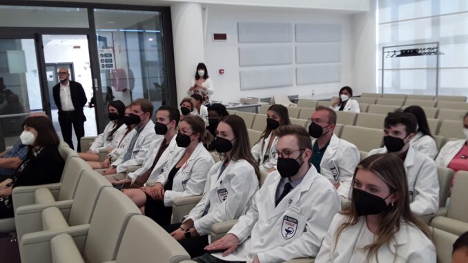 Studenti e docenti di Pittsburgh in visita alla farmacia ospedaliera di Perugia