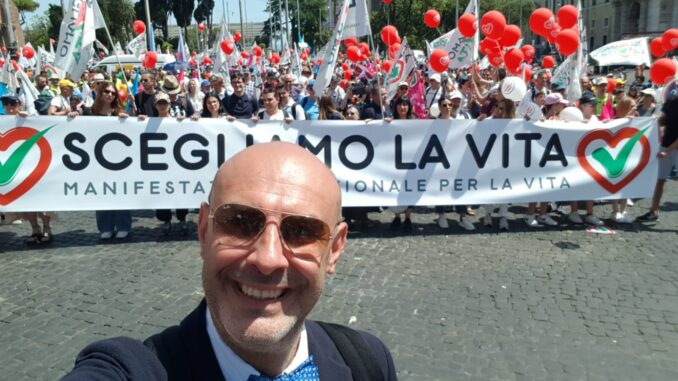 Scegliamo la vita, manifestazione a Roma, c'era il senatore Simone Pillon